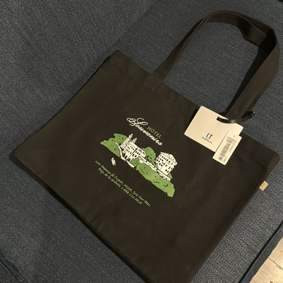 A.P.C. Black JJJJound Edition 'Hôtel Souvenirs' Tote Bag - Picture 3 of 7